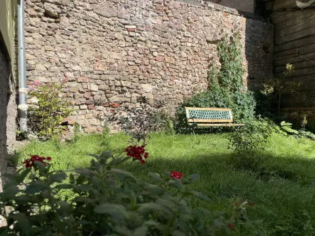 Elegant & Central 1Br w Free Parking - Sleeps 4 Отели рядом с достопримечательностью «Brīvības Piemineklis»