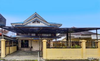 Spot on 92529 Penginapan Wisma Bintang Syariah Near MTS Al Ma'Arif Kota Bangun