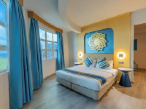 UMET Seaview Hotel with Free Roundtrip Airport Pick up and Drop Off Hotels near Muliaage (Palace)