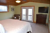 Locust Flats -  Pet-Friendly Mountain  Cabin =  Decks-Views-Firepit