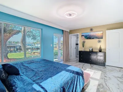 Stunning Waterfront Resort-style Experience!