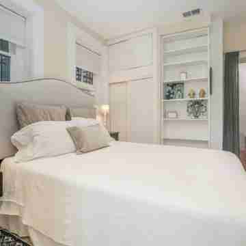 CAP Hill-Walkout EngBsmt- 2 blks Eastern Market METRO -FREE Parking Rooms