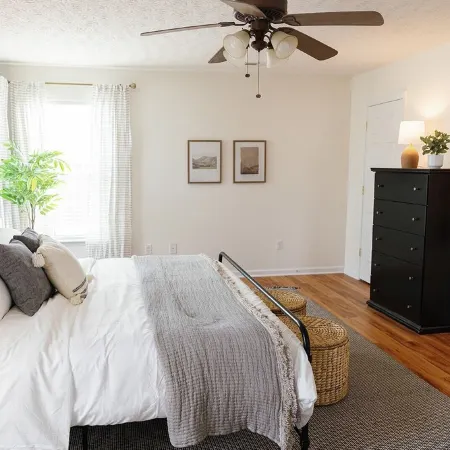 "The Dawning House" - Peaceful Modern Stay w/ Yard