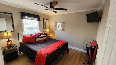 New Cozy 3Br Retreat + 2-Car Garage in Historic Texarkana Các khách sạn gần Sân bay cấp vùng Texarkana