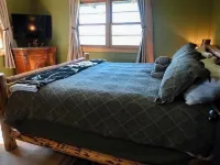 Lakeside Cabin with Sunset View & Fireplace Hotels in Conneaut