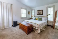 Charming 3-bedroom farmhouse private 15 minutes to downtown Chattanooga