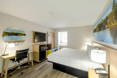 Days Inn & Suites by Wyndham Bossier City