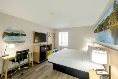 Days Inn & Suites by Wyndham Bossier City Hotel di Bossier Parish