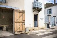 Venez Passer un Séjour Oenotouristique en Bourgogne ! Hotels near Castle de Pommard