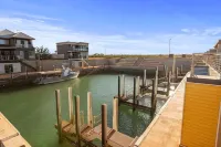 Marina Townhouse with Jetty