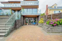 Elegant West Vancouver Suite Hotel in zona Cullen's House in Twilight