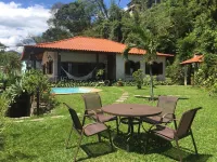 Beautiful beachfront house with pool and barbecue area Hotels near PRAÇA DO CRUZEIRO