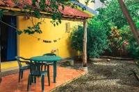 Jardines Tropicales - 3 blocks from the beach