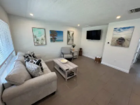 Private Heated Pool-2 Blocks to Beach-Tropical Courtyard-"Villa St.Barth"