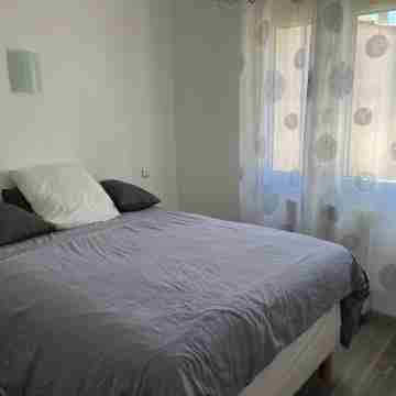 Jolie Maison Avec Piscine et Hamam Proche des Plages Rooms