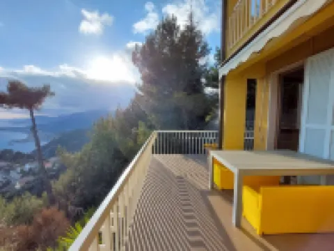 2-bedroom apartment, large terrace overlooking the Côte d'Azur