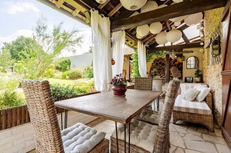 Charming Brie house in a quiet haven of peace near Disneyland Отели в г. Люминьи-Нель-Ормо