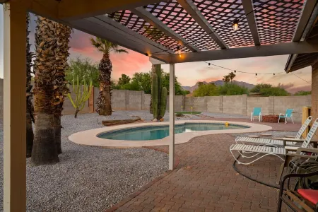 Tranquil Desert Oasis - beautiful private pool and putting green w/a great view!