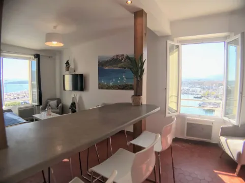 Sea view - T3 - 10 mn from station