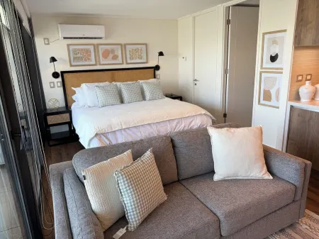 Chic 1-bedroom apartment in nice Las Condes with fitness room, WiFi Отели рядом с достопримечательностью «Clinica Las Condes»