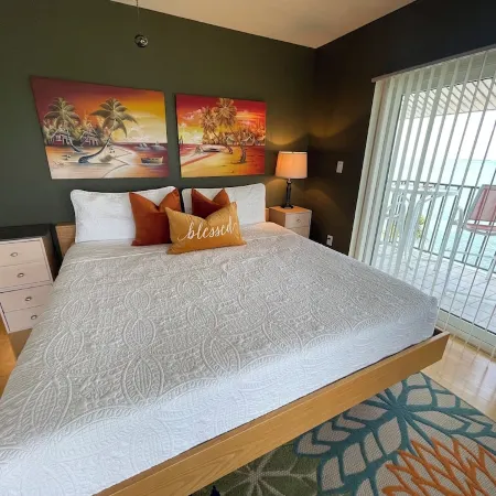 2 story condo with panoramic bay views and balconies!