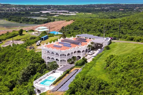 Hot Tub & Saltwater Pool- Scenic 2bedroom 2bath Island Castle Rentals Hotels in Northwest