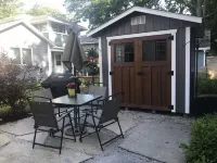 Charming, newly updated 2 Bedroom Cottage, Pet Friendly