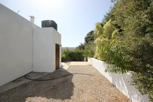 4 bed villa private pool sleeps 10. Great sea mountain views, walk to taverna.