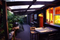 Nestled in the beautiful New Zealand bush a classic Kiwi bach. Hotels in Granity