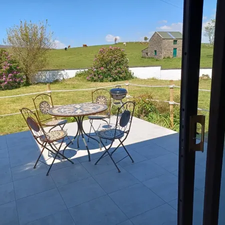 Spacious shore-side bungalow in an exclusive and historic location