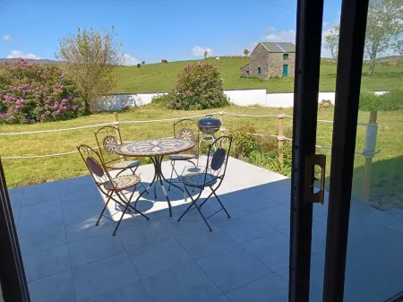 Spacious shore-side bungalow in an exclusive and historic location