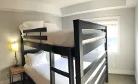 Relaxing Mountain Retreat, Corner Views, Sleeps 8
