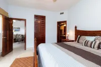 Two Bedroom Ground Floor Ocean View Condo - Gold Standard Approved Hotels in 