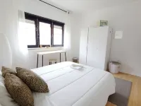 Freedom Surf House Hotele w: Peniche