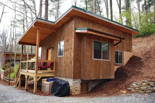 Shady Grove Cottage -Natural Setting In Town Hotels in Weaverville