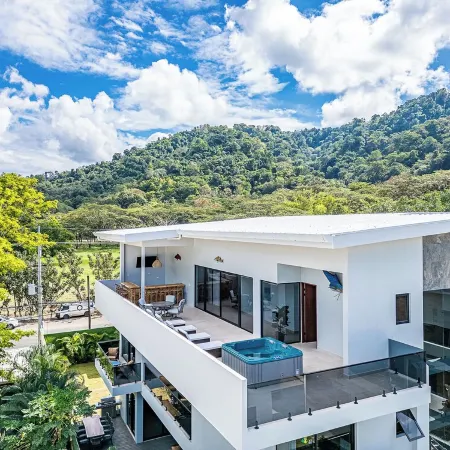 Spacious 7 Bedroom Luxury Villa Steps From The Beach, South Jaco!