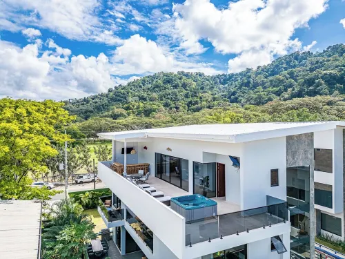 Spacious 7 Bedroom Luxury Villa Steps From The Beach, South Jaco!
