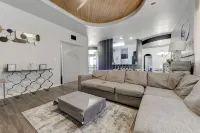 Custom built Tuscan beauty 4br3ba 12+guests; 5min drive to Dana Peak park & lake