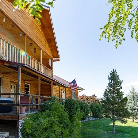 Blue Jay Inn Getaway with amazing views and wildlife