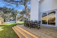 Modern 4bd w/ Pool, Outside dining, Gourmet kitchen Hotel in zona The Quarry Splash Pad