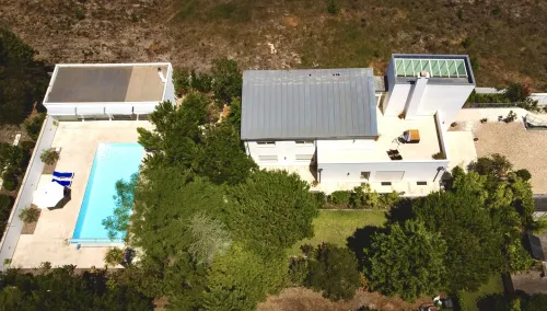 2 bedroom flat near Nazaré with huge saltwater pool, pool house, mountain view Hotel a Pataias