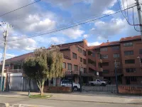 3-bedroom apartment. 10min away from CathedralTranvia stops in front of it.