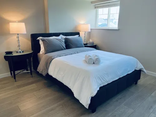 Merritt Crown Hill - 1 bedroom w/AC Suite 100