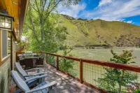 Cabin on the Salmon River