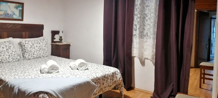 T2 4 km from the beach, with pool and garden Hotels in Alcobaça