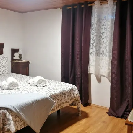 T2 4 km from the beach, with pool and garden