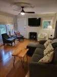 Dwell Well House- Upscale 2 BR/2 BA house downtown w/private fenced yard