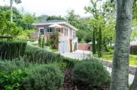 Romantic hideaway with Mountain Views