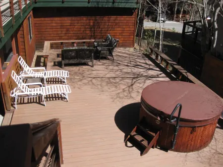 Spacious Incline Village Home, HotTub, Decks & Fireplaces SPECIAL WEEK RATES