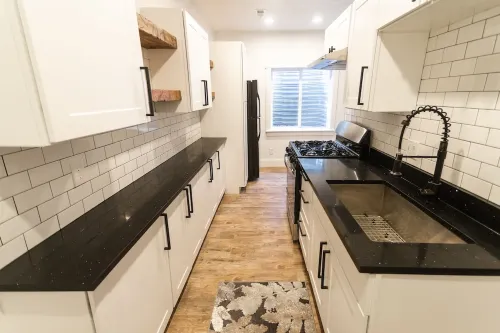 Modern guest suite, central location in SLC valley